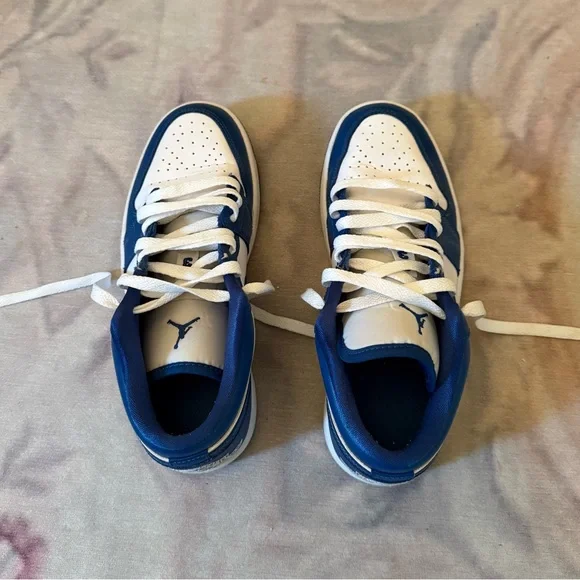 WMNS AIR JORDAN 1 LOW 'MARINA BLUE' - US WOMENS SIZE 8 - Picture 7 of 9